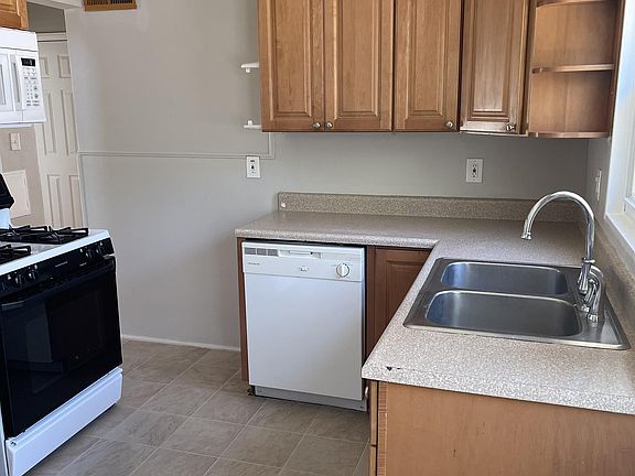 4th image of 2204 Oceana St