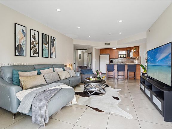 2nd image of 8290 Lake Dr APT 215