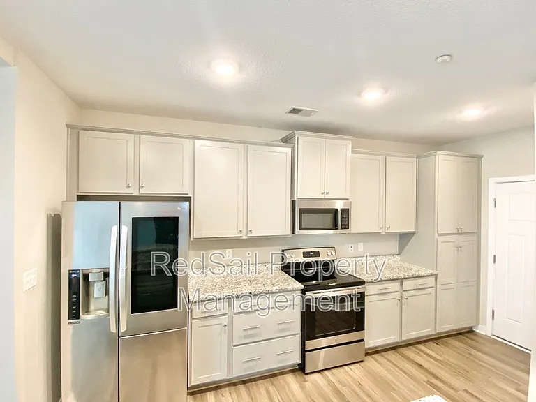 208 Fishers Ct — Photo 9