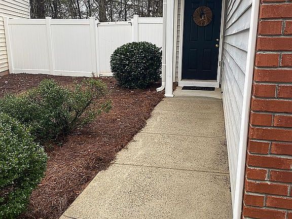 2nd image of 104 Kincade Ct