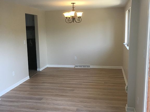 3rd image of 61 Georgian Ln APT 6