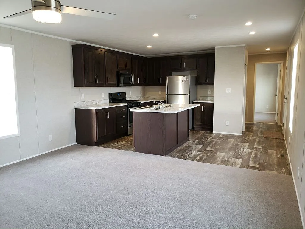 3 bed, 2.0 bath, 1029 sqft, $1,574 — Photo 3