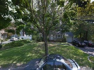 1365 Manor Ln, Bay Shore, NY 11706