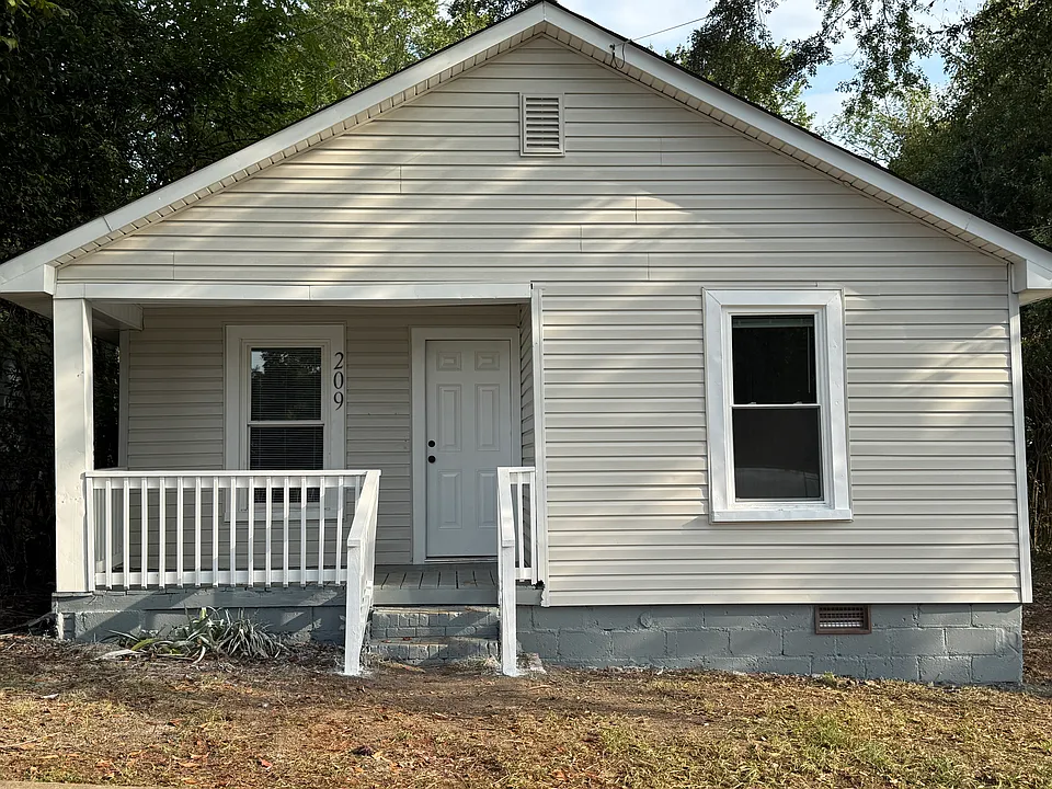 209 E Elm St