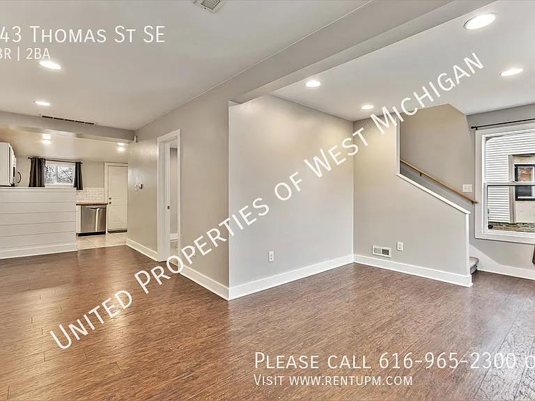 743 Thomas St SE — Photo 5