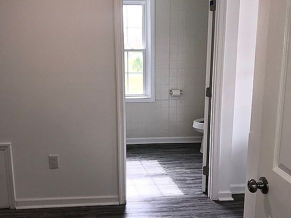 3rd image of 546 Jefferson Manor Dr