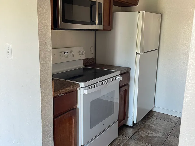 2928 Peachtree Dr #4 — Photo 3
