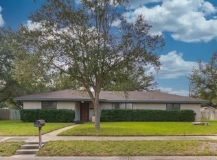 1203 Kingfisher Dr, Beeville, TX 78102