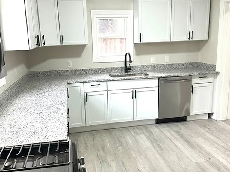 1304 Buffalo St — Photo 11