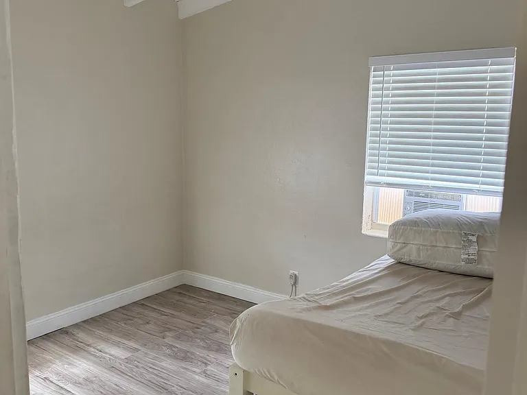 804 SW 24th Ave — Photo 7