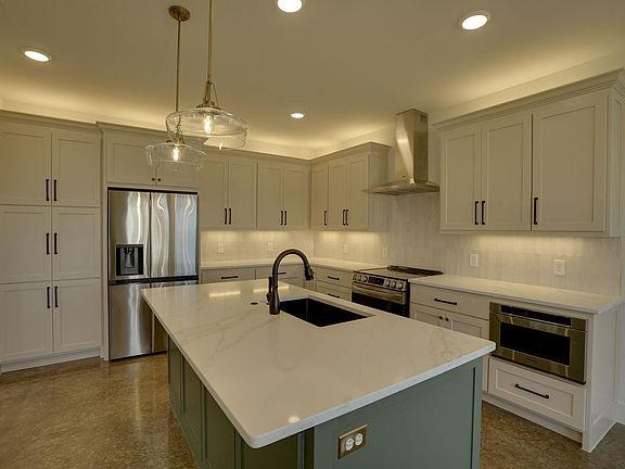 5th image of 209 S Cardinal Ct