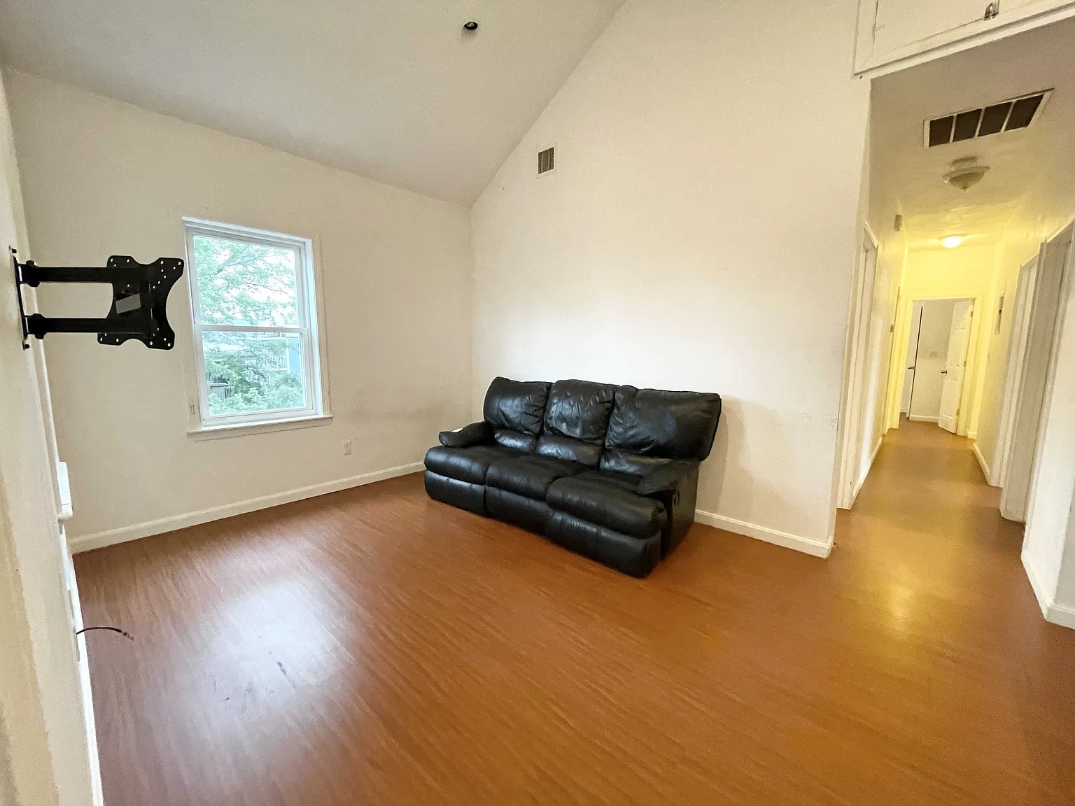 4 bed, $5,600 — Photo 4