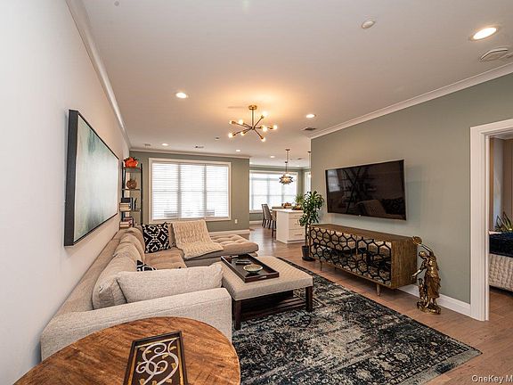 2nd image of 30101 Spruce Pond Circle