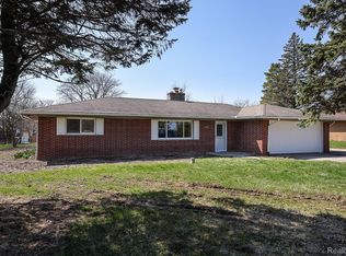 2462 Green Acres Dr, Grand Blanc, MI 48439