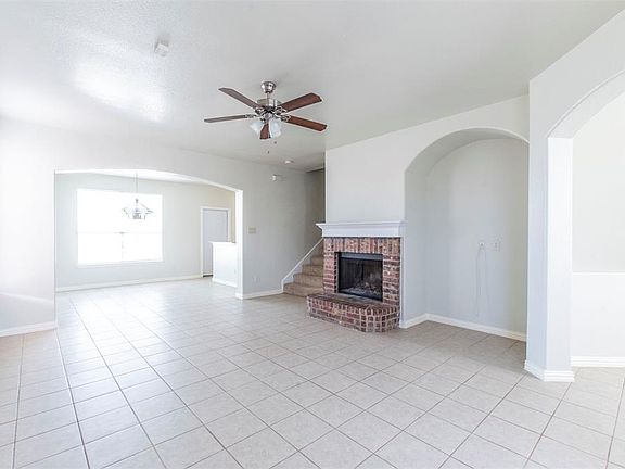 2nd image of 206 Courtney Ln