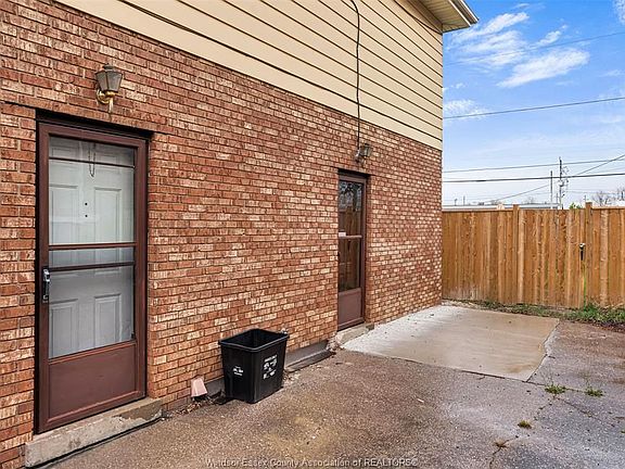 4th image of 1362 Goyeau St