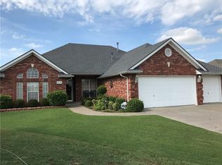 2033 Sarah Ln, Moore, OK 73160