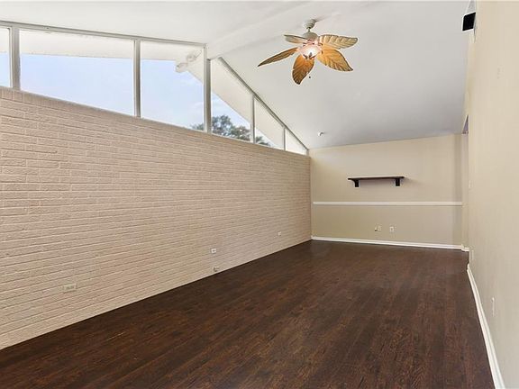 4th image of 1821 Green Oak Dr