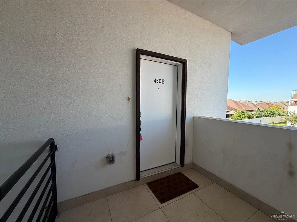 3 bed, 2.0 bath, 1333 sqft, $1,600 — Photo 2
