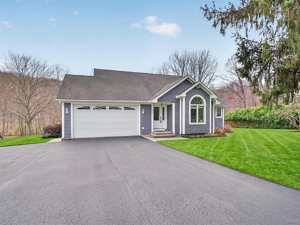 1st image of 194 Vineyard Avenue