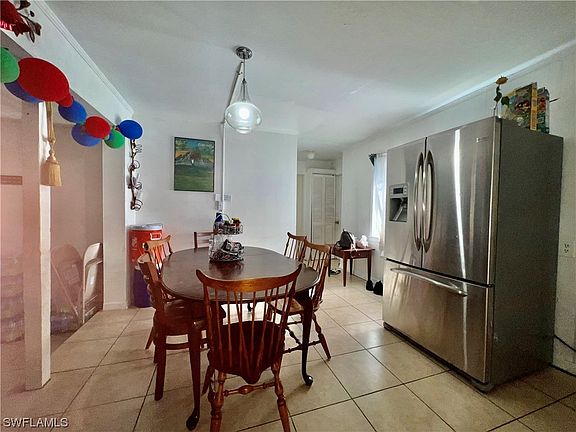 3rd image of 427 Fairfax Dr