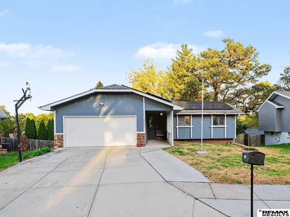 12705 Ridgeview Cir, Bellevue, NE 68123