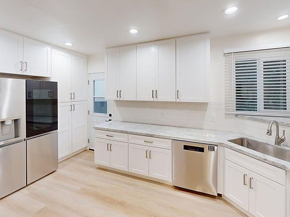 2nd image of 11824 Ocean Park Blvd