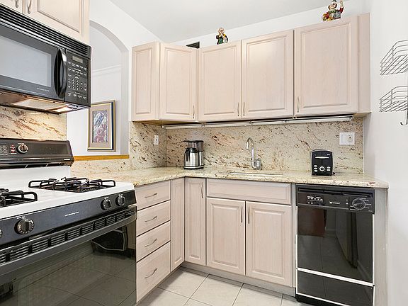 5th image of 44 E 12th St APT 9E