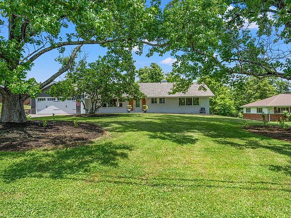 2nd image of 3062 Brookwood Dr