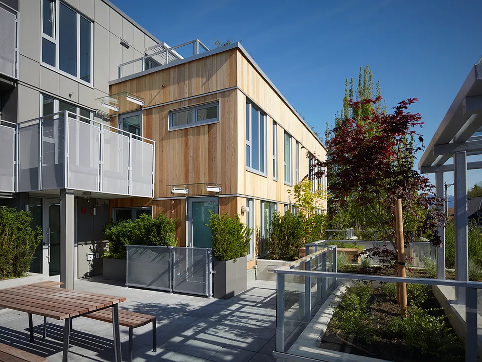 212 E 28th Ave