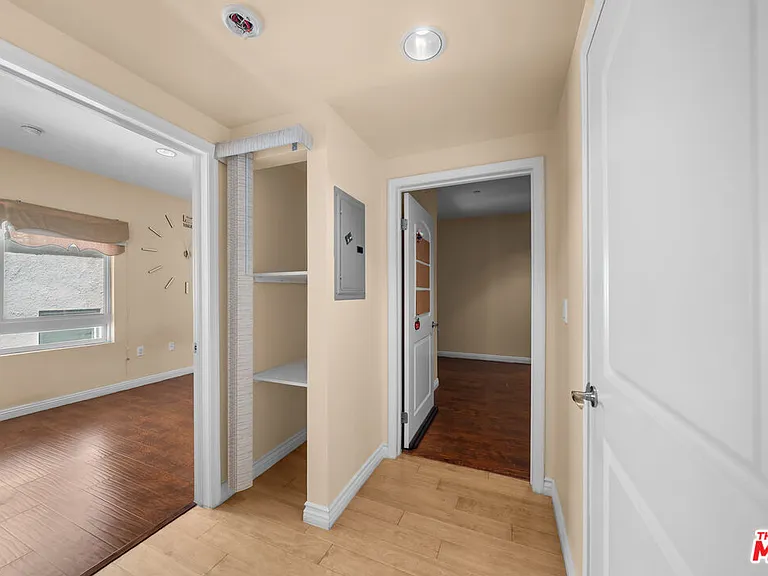 980 S Oxford Ave #202 — Photo 17