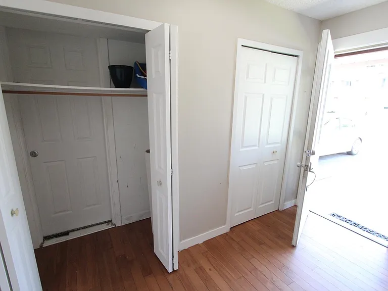 2160 Laurier Ave — Photo 11