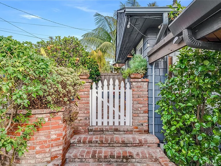 1641 Catalina — Photo 15