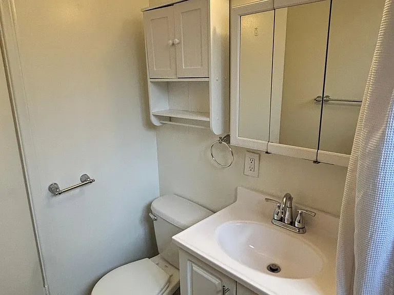 305 N Signal St #3 — Photo 4