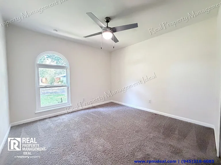 407 Ivy Way — Photo 16
