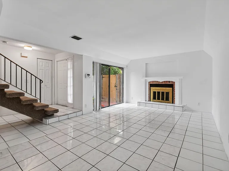 3502 Gardens East Dr #B — Photo 10