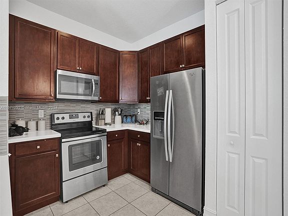 5th image of 11521 SW 13th Ct