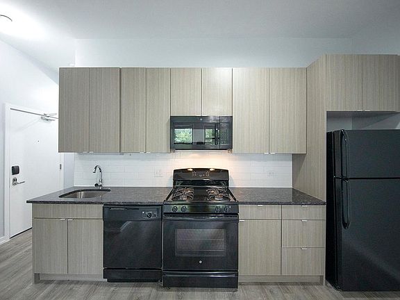 5th image of 4876 N Magnolia Ave #409