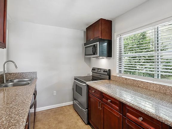 3rd image of 1268 Eastland Rd SE Unit A