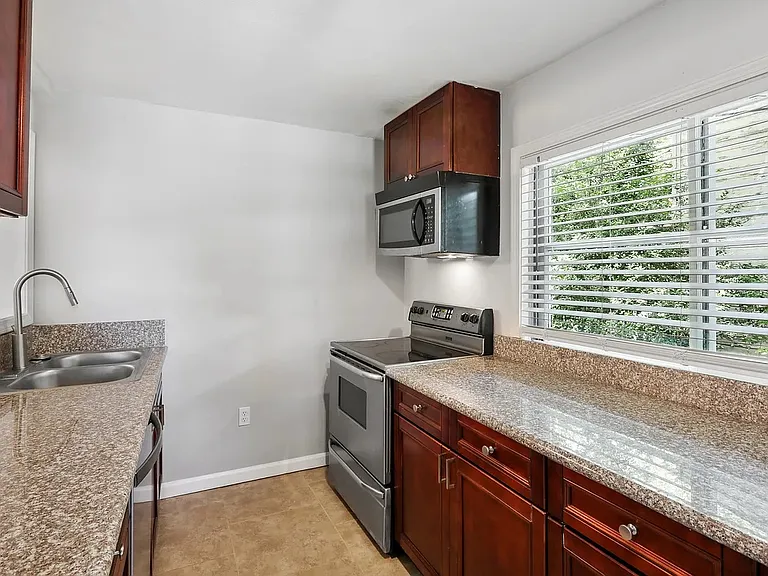 1268 Eastland Rd SE #A — Photo 4