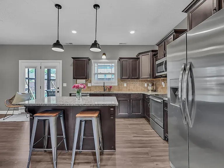109 Easton Dr — Photo 8