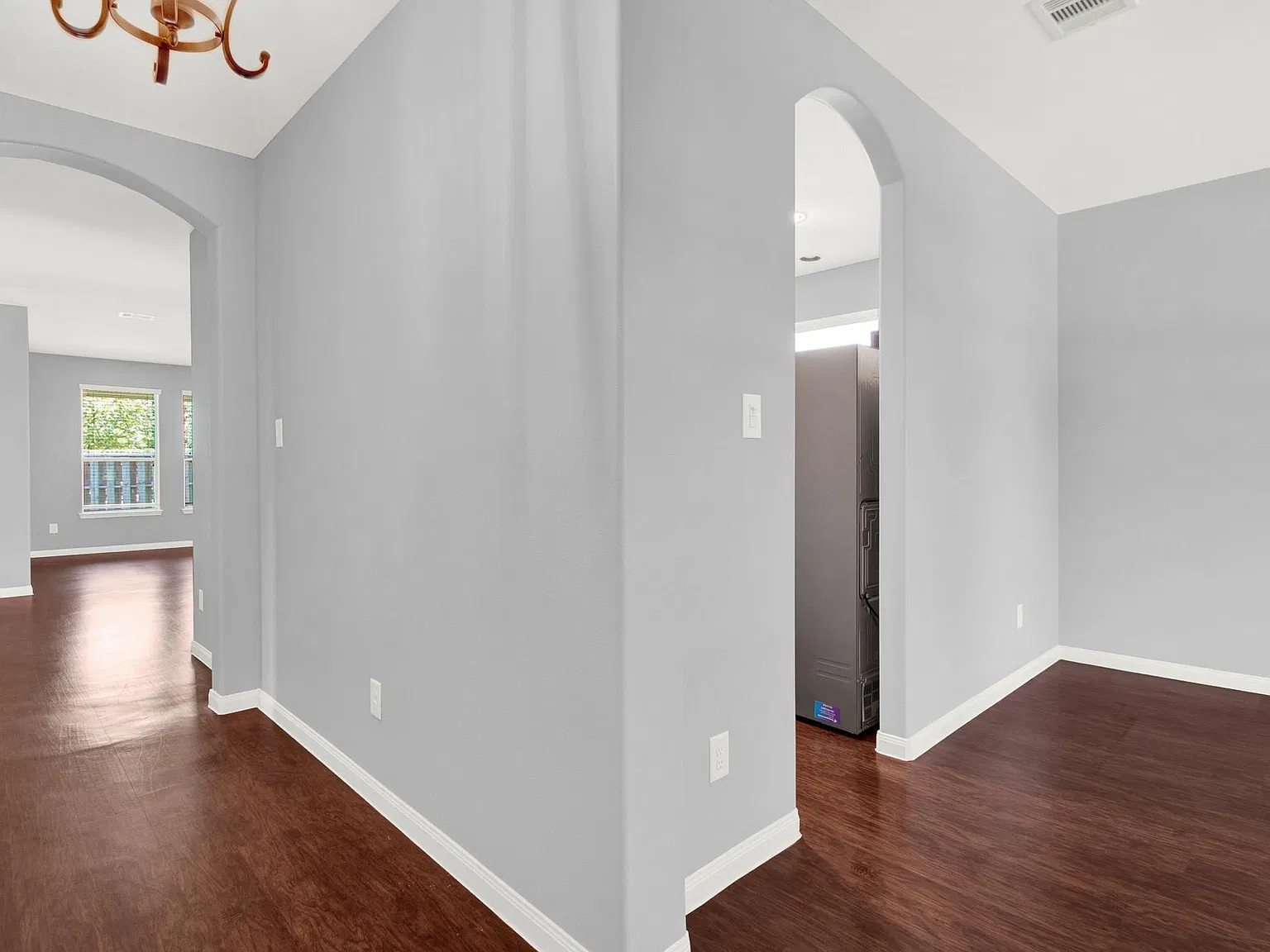 3 bed, 2.0 bath, 1707 sqft, $2,050 — Photo 3