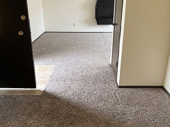 2nd image of 1601-1619 SE Main St #1613