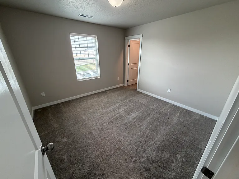960 SW Raelynn St — Photo 36
