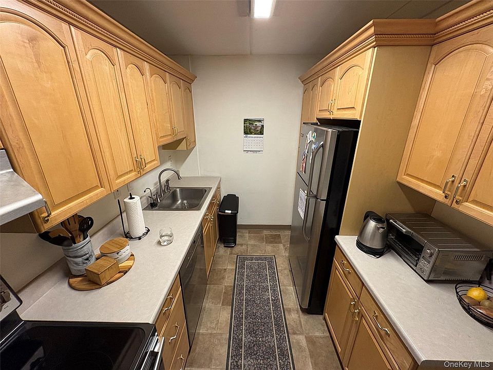 2nd image of 416 Benedict Avenue #4A
