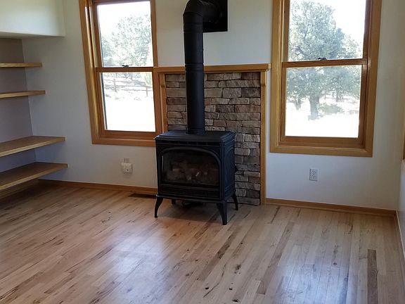 5th image of 787 Pine Dr