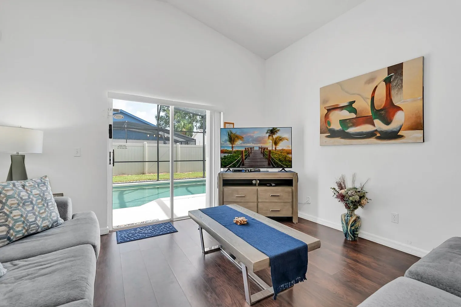 3 bed, 2.0 bath, 1237 sqft, $4,728 — Photo 3