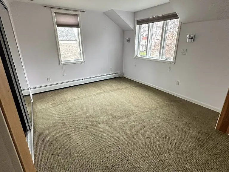 1007 Dewey Ave NE — Photo 8