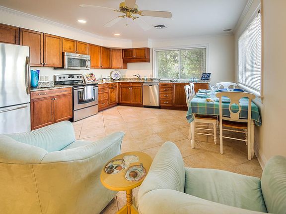 Kitchen/Dining Area