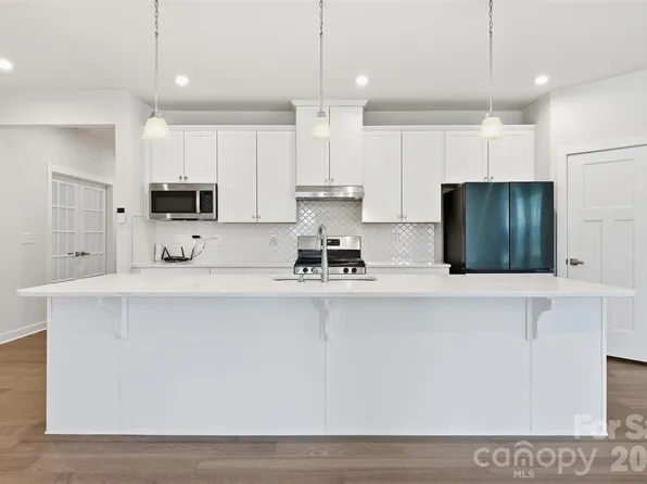 6425 Cumberland Dr, Harrisburg, NC 28075